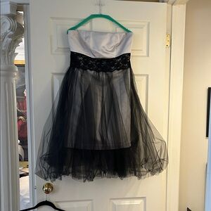 Chic Strapless Black and White Dress